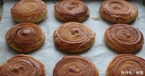 做法|面粉特别的创意做法,加2个紫薯,比包子馒头都好吃,酥得直掉渣