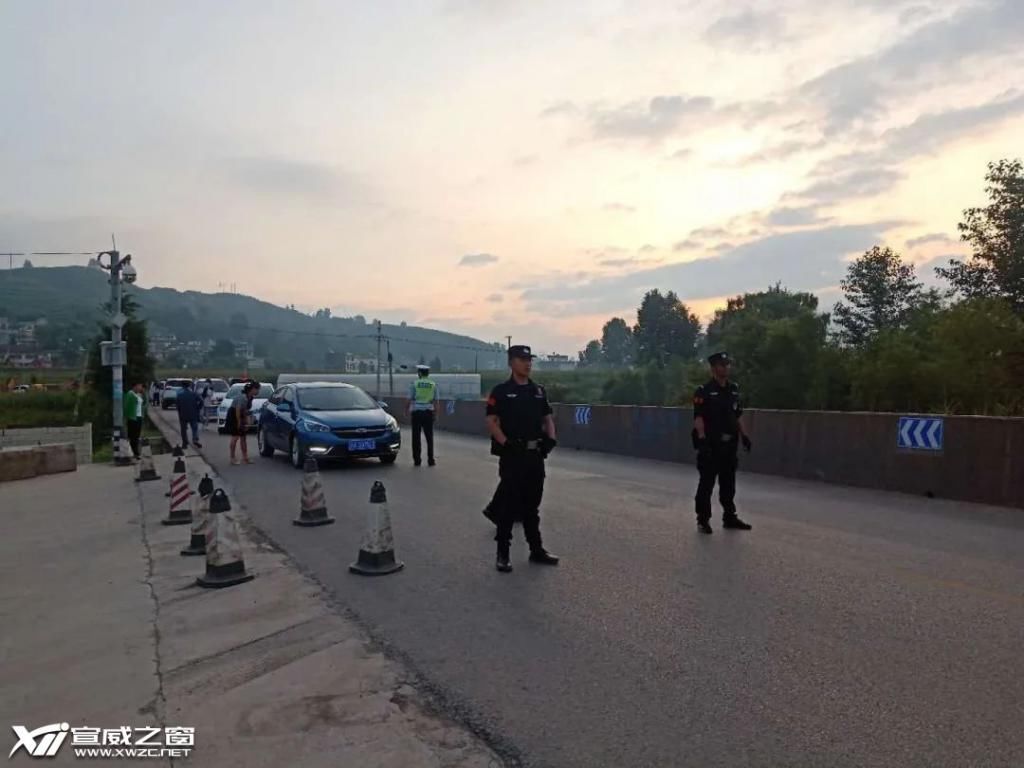  发生|宣威中考首日 考场外发生了这几幕