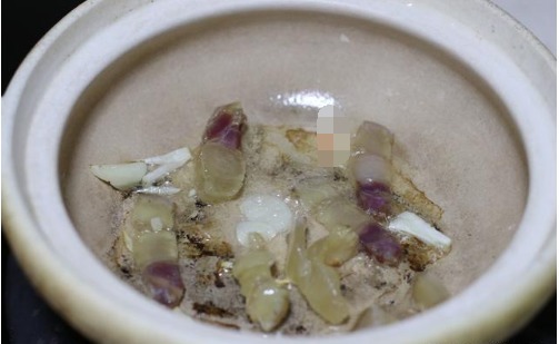 腊肉|没有比这更馋人的砂锅菜了，不加一滴水，焖一锅，给龙虾都不换