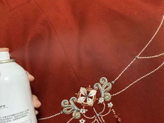  图源微博|我惊了，现在的国货护肤品为了博出位都能努力成这样？