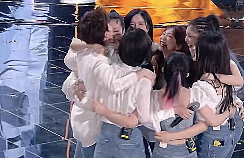  彩虹|《炙热》团王归于彩虹合唱团，看到火箭少女的表情：是在庆祝终于解散了？