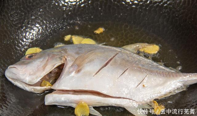 不破|分享煎鱼小妙招,跟着我这样做,煎好的鱼皮不破,鱼肉鲜香味美