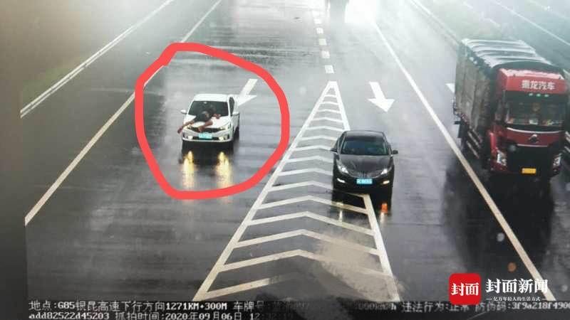 飞驰|封面底稿丨“小车高速顶人飞驰”三人被拘 视频拍摄者：被顶那人是我前夫，开车的是专车司机