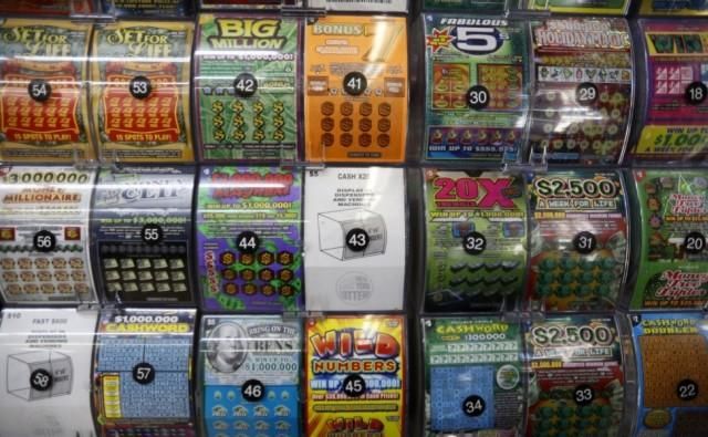 领奖|男子买彩票中1400万，领奖时竟当场放弃400万