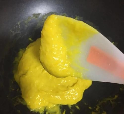  好吃|好吃的南瓜椰蓉小方，方便快手，这个季节吃正好