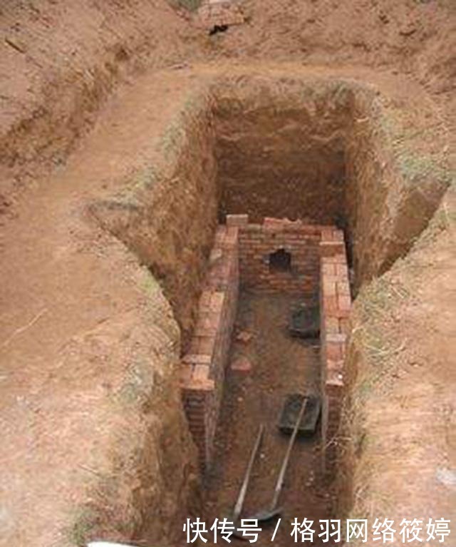 棺材|农村土葬时,棺材埋在地下,为什么还要堆