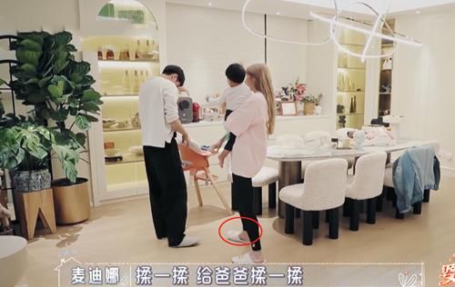  拖鞋|麦迪娜的“笑脸拖鞋”火了，价格不超过10块钱，网友：新潮流！