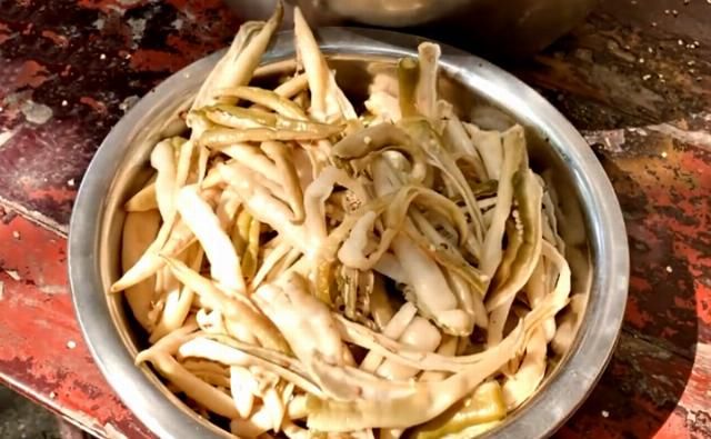  秋天|秋天，此菜正当季，一次囤20斤，晒一晒炒一炒，香辣脆爽，特下饭