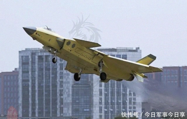 亮相|歼20增重版亮相,它又不搞近距格斗,为何要上矢量推力喷管?