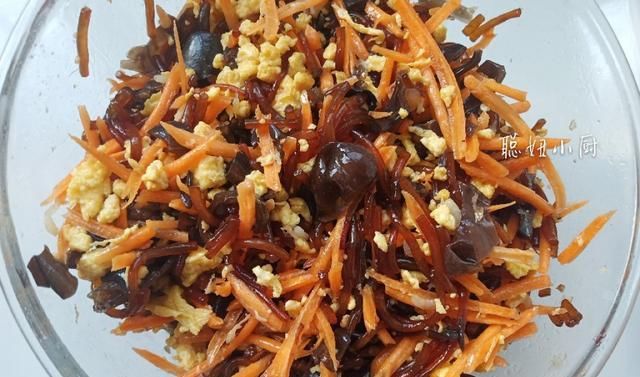  咬一口|北方人最拿手的面食，这做法薄皮大馅，咬一口劲道鲜香，总吃不腻