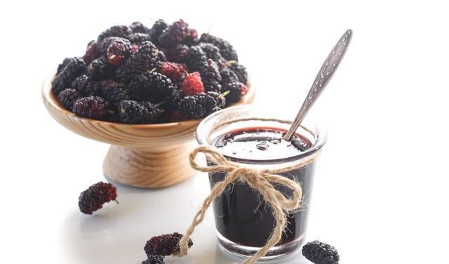  酸甜|在炎热的三伏天里，吃点自制的桑葚果酱，酸甜可口又能提高食欲