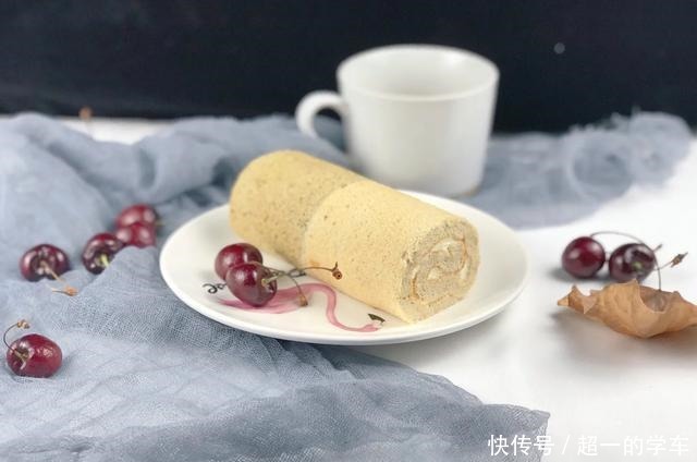 烘烤|一款好吃的双色蛋糕卷,咬一口还有香橙味,简单到1分钟学会做法