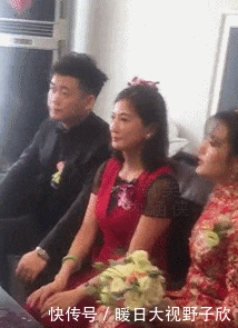 赶紧|GIF搞笑趣图: 草地上虫子多, 赶紧起来吧妹子, 我会担心的