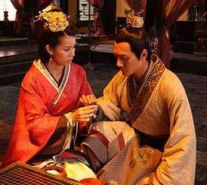 接到|母后在民间暗中产下一女，汉武帝得知后不怒反喜，将姐姐接到宫中