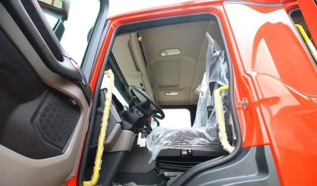  机场|500马力原厂双排 国内首辆斯堪尼亚P500 XT 6x6机场消防车底盘