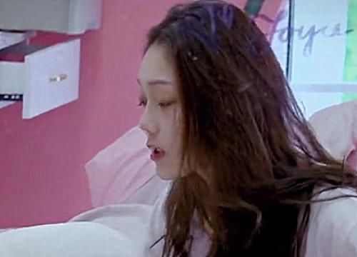  希林|彩排《火羽Phoenix》时，陈卓璇独占话筒，谁注意到希林的反应