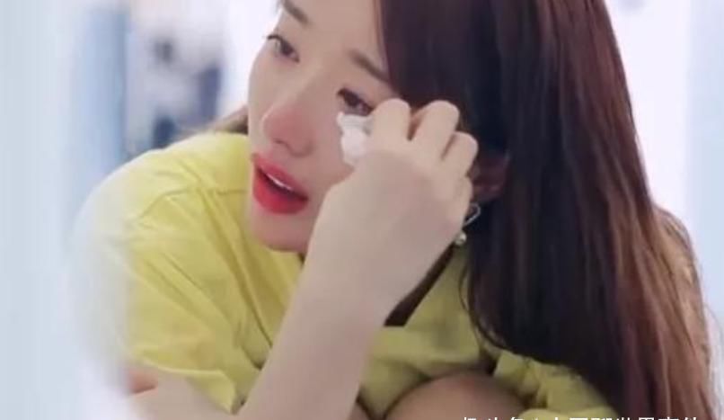  真实|同时期出道，8年后一个是导师，一个却是学员，脸上表情太真实