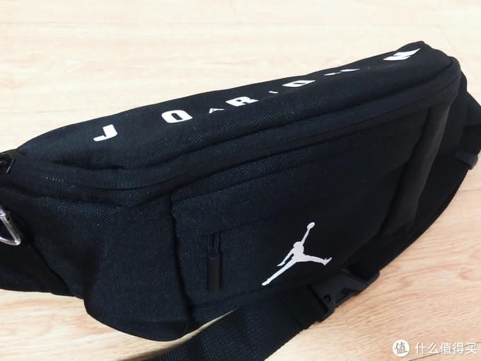  社畜|入职一年的年轻人每天都背什么？一个浑浑噩噩社畜的EDC