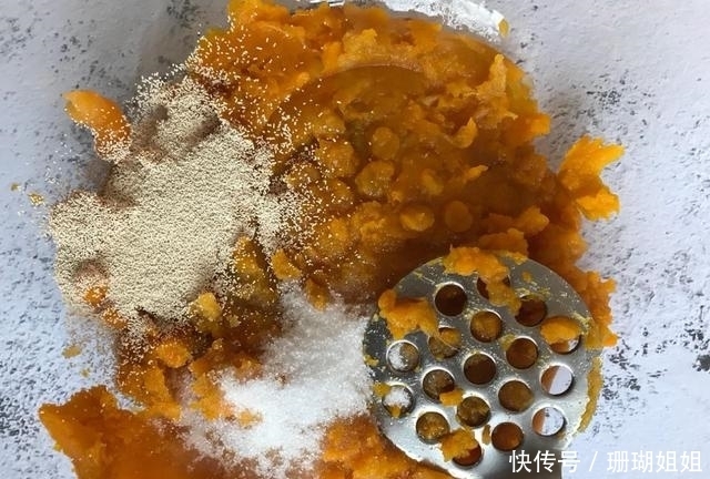 抢光|南瓜不做南瓜饼,教大家一款新吃法,比鱼肉还香,上桌就被抢光