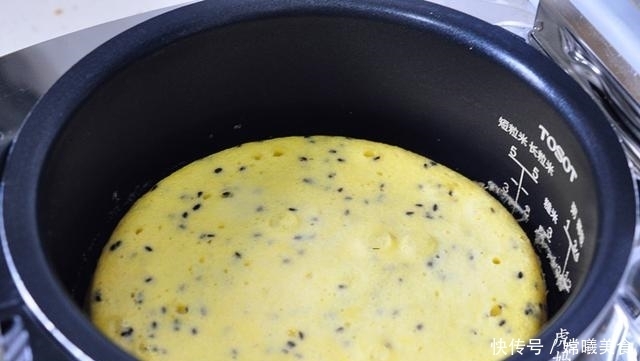 酸奶|玉米粉+酸奶+鸡蛋,做成无油又低糖的早餐蛋糕,好吃健康易消化