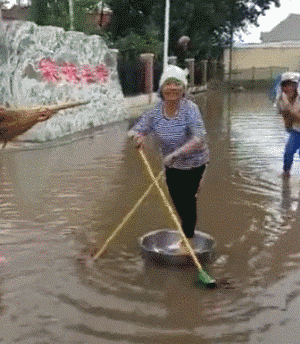  默契|搞笑GIF：好基友，总是这么默契，吸二手烟