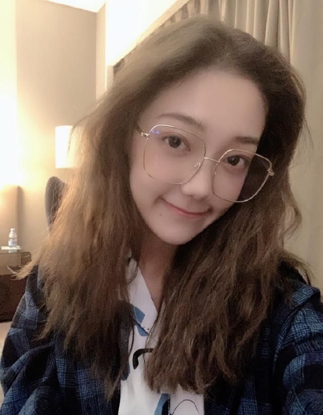  节目|刚出道就当评审？硬糖少女资源不一般，实力跟得上吗？