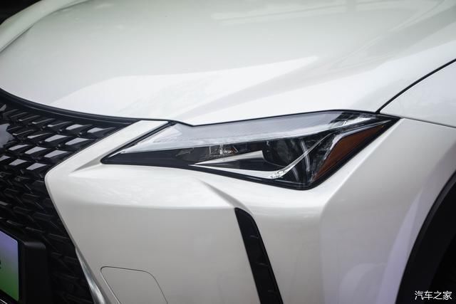  雷克萨斯UX300e|嫌特斯拉做工差？实拍雷克萨斯首款电动SUV 不仅豪华 还更便宜