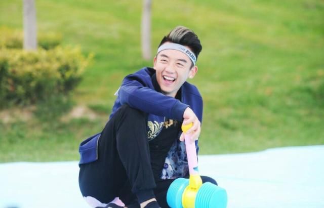  郑恺|为什么许多女生看完《奔跑吧》后，越来越喜欢郑恺了？