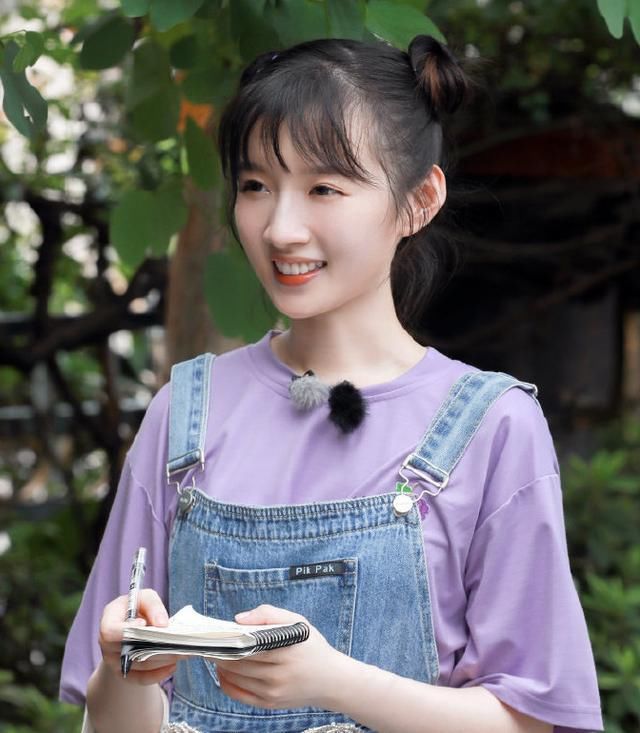  化妆师|《中餐厅》为何不见化妆师？看看赵丽颖自己化妆的效果就懂了