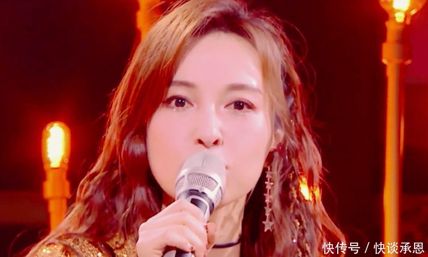  黄晓明|吴昕表演后潸然落泪，黄晓明暖心拿纸巾，一旁魏大勋表情引争议！