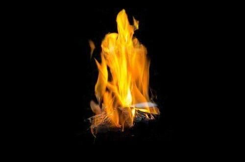  受害者|男子向女友索要190元现金遭拒，一怒竟放火将其点燃