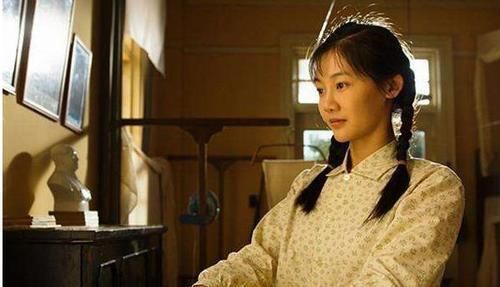 亲子|解析《芳华》：探究“亲子依恋关系”对孩子造成的影响及现实意义