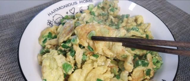 家庭美食|蒜苗炒鸡蛋，先炒蒜苗还是鸡蛋教你小技巧，味道鲜上鲜，太香了