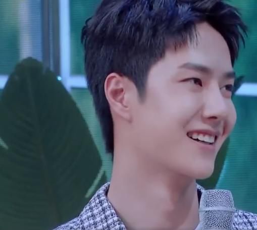  节目|王一博首提摩托比赛眼神落寞，注意汪涵的表现，感情真假一目了然