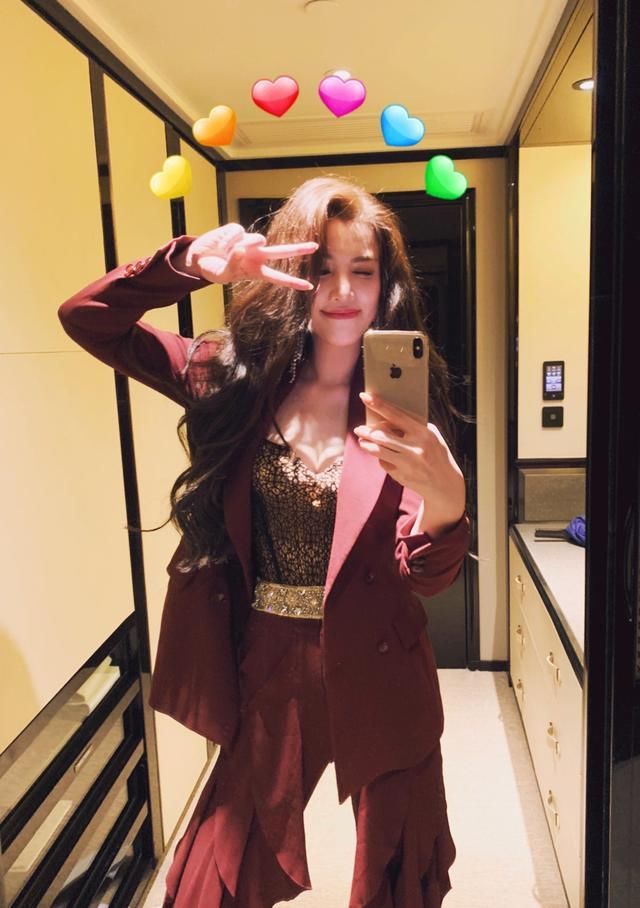  版型设计|刘翔前妻葛天也太美了，穿网状上衣配荷叶喇叭裤，长卷发A到爆