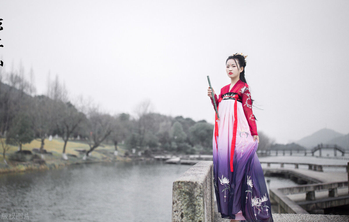  暗香|读睡诗词｜樱红本自暗香开，阅尽芳华艳尽来