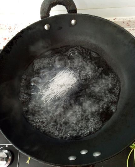  爽口|天太热，凉拌黄瓜别“单调”，搭配这2种食材，清脆爽口还下饭