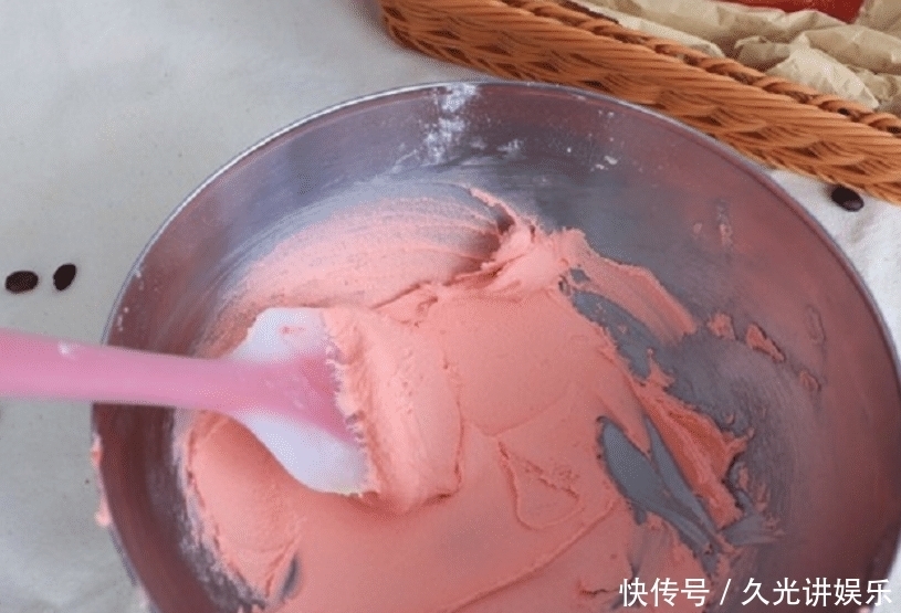 泡芙|炎炎的夏日就需要蜜桃泡芙,吃起来绝对过瘾,满满的白桃口味