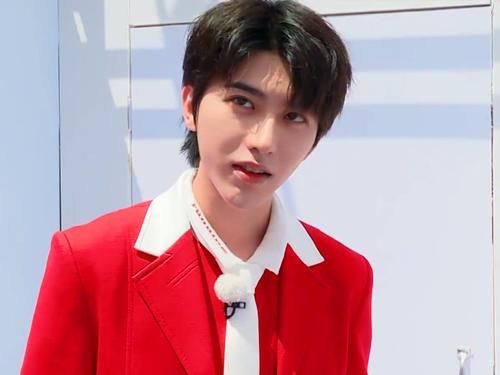  奔跑|《奔跑吧》初代偶像双C同框，蔡徐坤拿了“剧本”、孟美岐镜头多