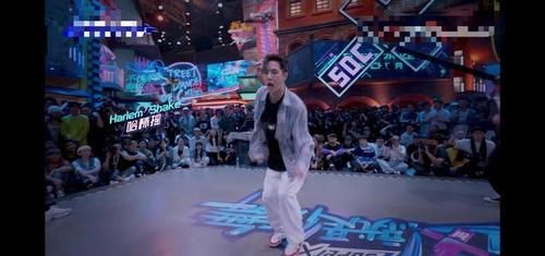  张艺兴|《街舞3》再现“神仙打架”：王一博扯张艺兴衣服，现场太热血