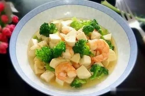  鸡蛋羹|蒸鸡蛋羹，拌牛肚，清淡豆腐虾仁，青椒茄子的做法