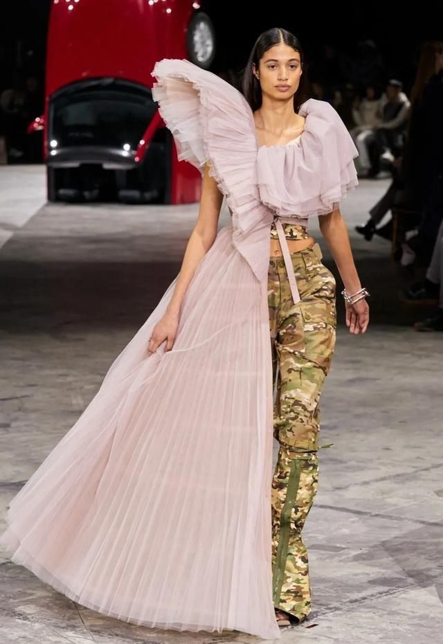 裙子|早秋最美的5条裙子，可以安排了