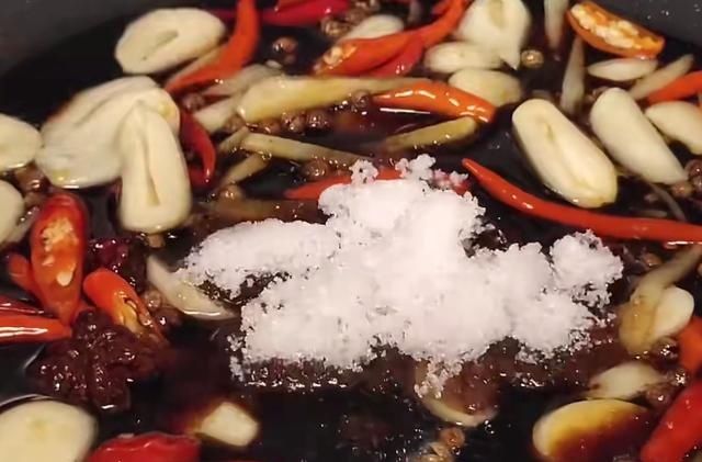 分享|居家分享酸辣腌包菜的好吃做法，香辣入味，甜酸爽口，家人都喜欢