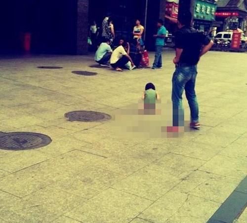 莫干山景区|孩子景区撒尿，亲妈被推下悬崖——索赔150万，推人者要分期付