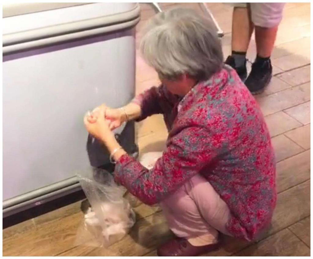  索赔|老人在超市偷东西被抓，5分钟后突然发病，家属索赔16万元