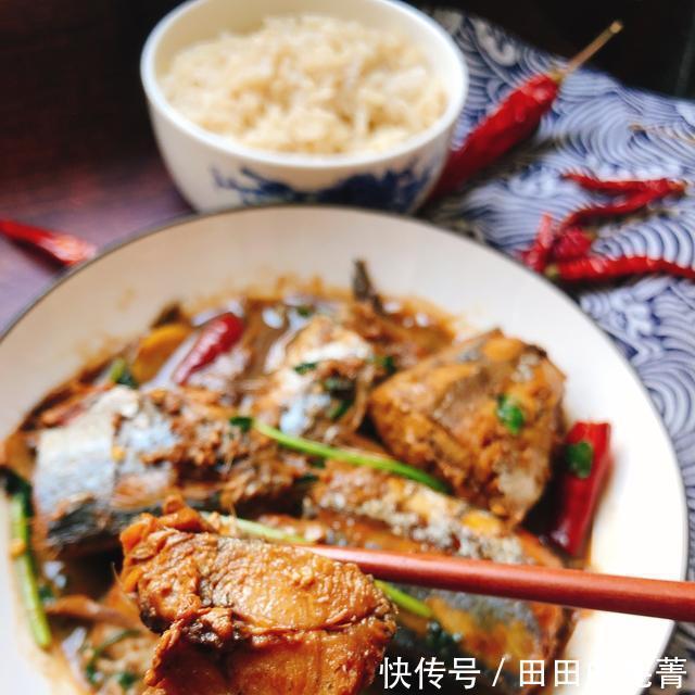  肉质|你炖的鲅鱼又腥肉还老别直接加水炖，2个小秘诀，鲜香无腥味
