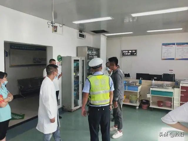  吓人|吓人！男子行车途中，飞石弹进嘴里，卡住了喉咙