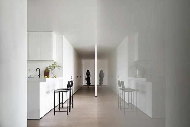  成都|成都 240 m2 极简大平层，兼顾自由与温暖的家