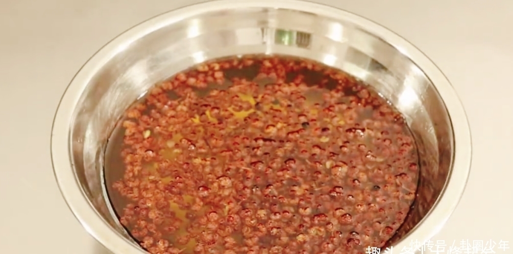 花椒颗粒|花椒油怎么做,才能又香又麻?教你一招,比例是关键