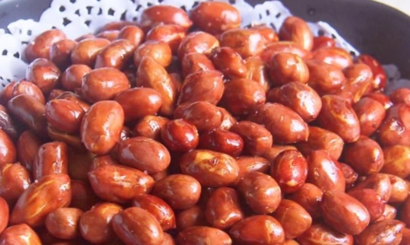  热油|炸花生米,冷油还是热油下锅学会这3个小技巧,又酥又脆不回潮